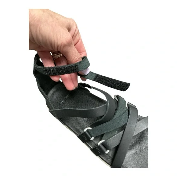 Merrell - NWT - Select Grip Black Strappy Sandals - Picture 7 of 7
